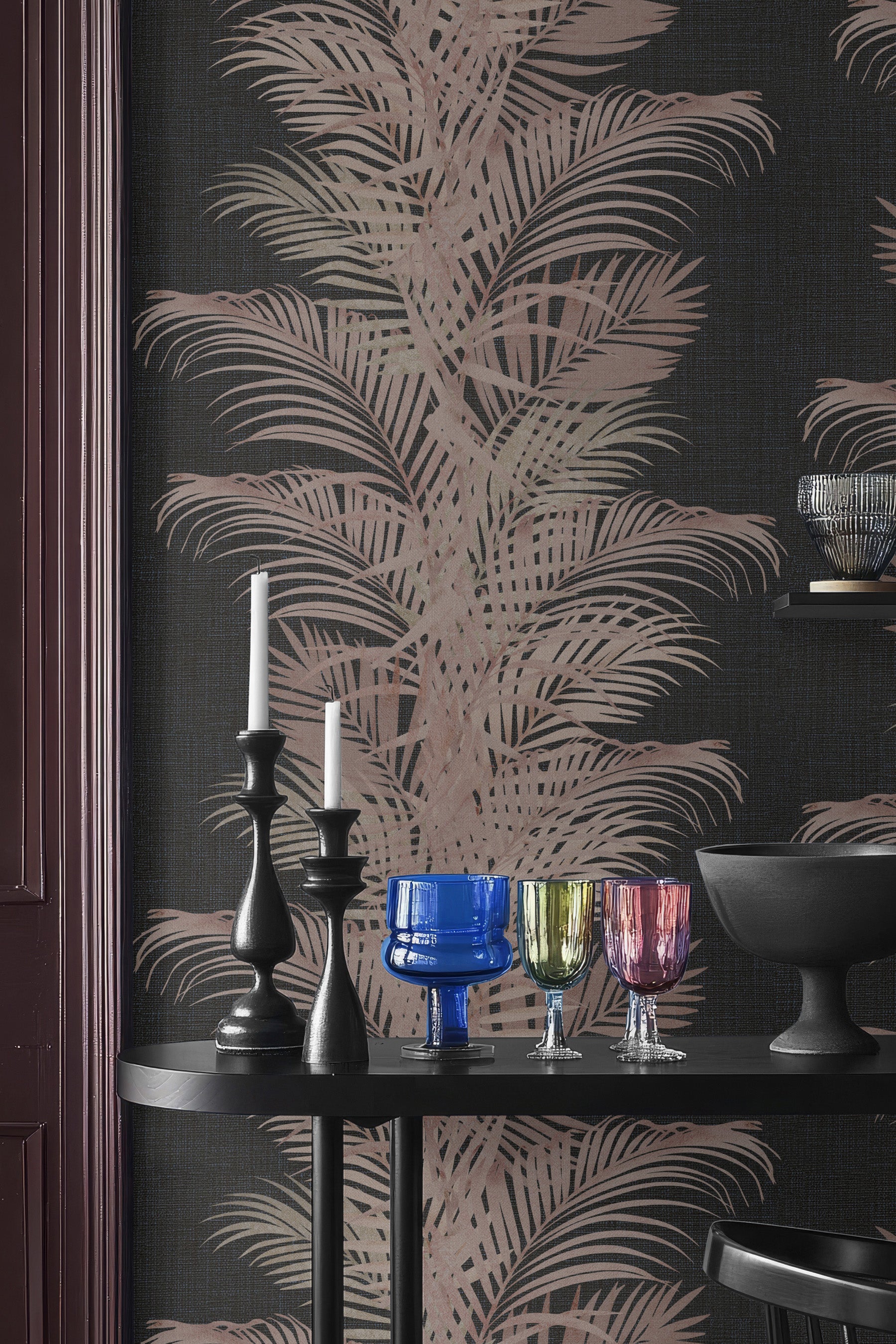 Palmetto Graphite Close Lifestyle Image